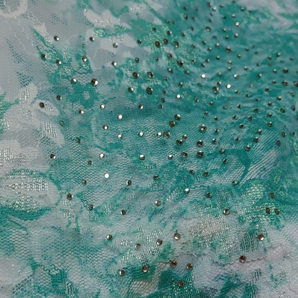 💚NWT Women's pretty White & Green Top - Picture 4 of 9